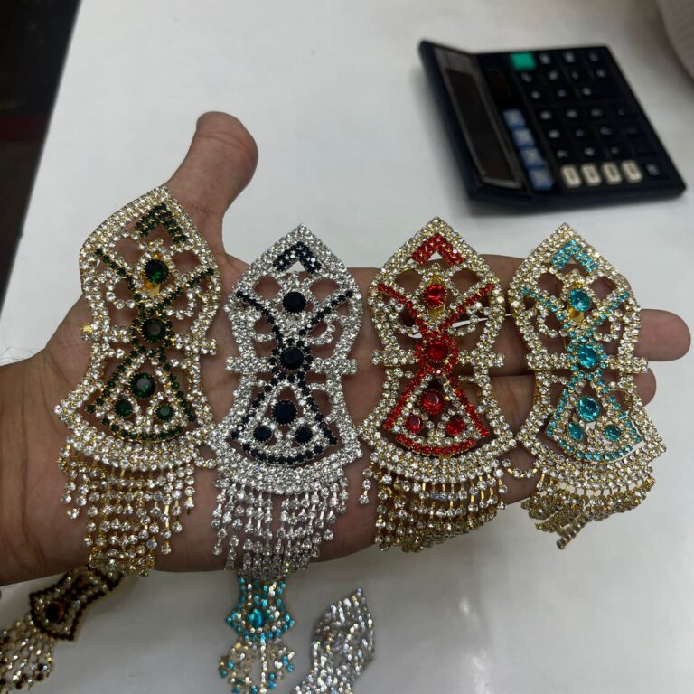New best diamond brooches in New design and multi color Very beautiful and wonderful nalen pak